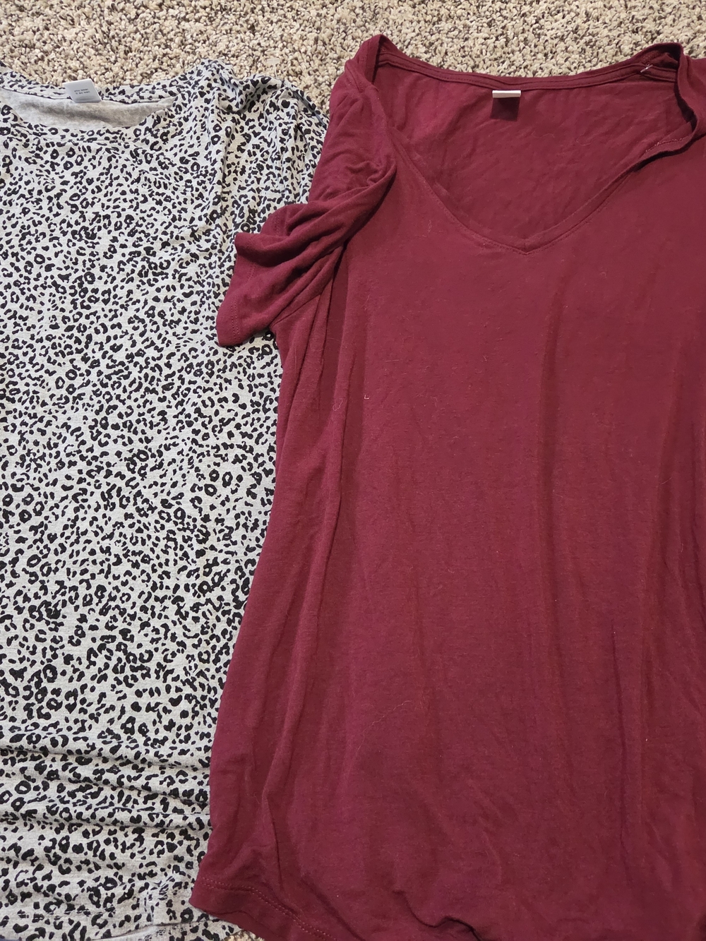 Old Navy Women's Short Sleeve V-Neck Top - Wine Red